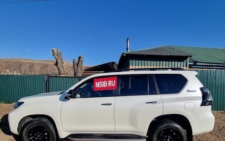 Toyota Land Cruiser Prado 150 рестайлинг 2, 2021 год, 8 000 000 рублей, 6 фотография