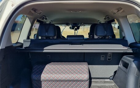 Toyota Land Cruiser Prado 150 рестайлинг 2, 2021 год, 8 000 000 рублей, 19 фотография