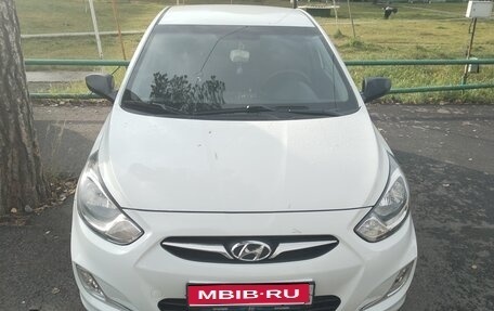 Hyundai Solaris II рестайлинг, 2011 год, 800 000 рублей, 1 фотография