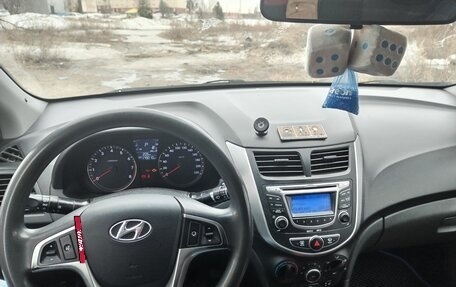 Hyundai Solaris II рестайлинг, 2011 год, 800 000 рублей, 8 фотография