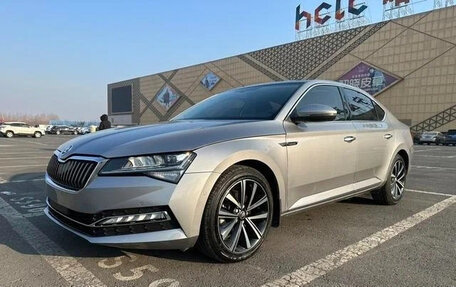 Skoda Superb III рестайлинг, 2022 год, 1 630 000 рублей, 1 фотография