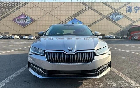Skoda Superb III рестайлинг, 2022 год, 1 630 000 рублей, 2 фотография