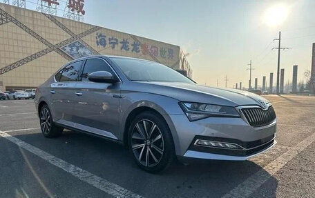 Skoda Superb III рестайлинг, 2022 год, 1 630 000 рублей, 3 фотография
