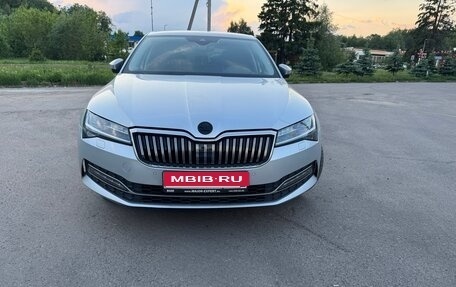 Skoda Superb III рестайлинг, 2020 год, 3 100 000 рублей, 1 фотография