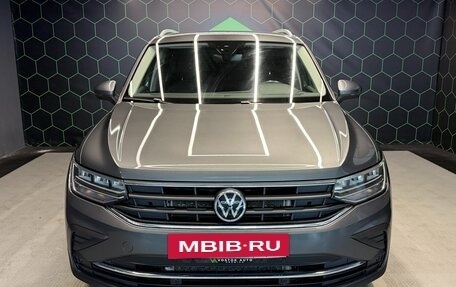 Volkswagen Tiguan II, 2021 год, 3 400 000 рублей, 2 фотография