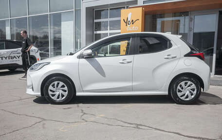 Toyota Yaris, 2021 год, 1 223 000 рублей, 4 фотография