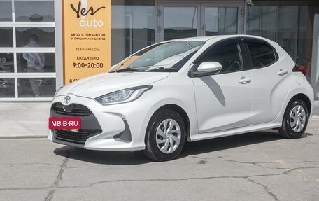 Toyota Yaris, 2021 год, 1 223 000 рублей, 2 фотография