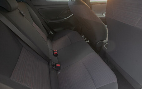 Toyota Yaris, 2021 год, 1 223 000 рублей, 15 фотография