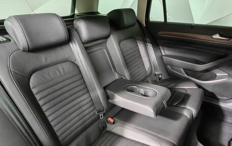 Volkswagen Passat B8 рестайлинг, 2018 год, 2 375 000 рублей, 17 фотография