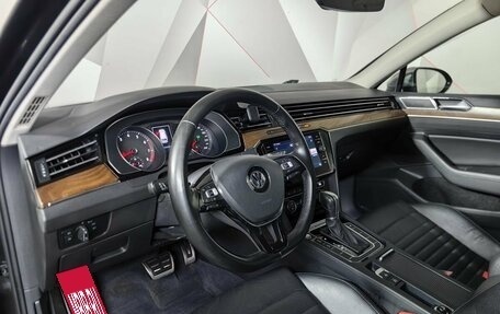 Volkswagen Passat B8 рестайлинг, 2018 год, 2 375 000 рублей, 19 фотография