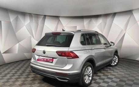 Volkswagen Tiguan II, 2021 год, 2 795 000 рублей, 2 фотография