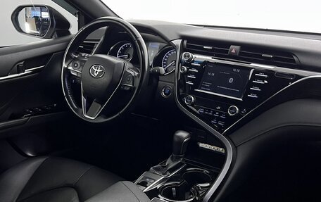 Toyota Camry, 2018 год, 2 500 000 рублей, 13 фотография