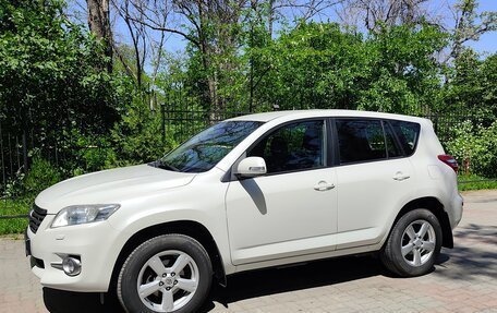 Toyota RAV4, 2011 год, 1 550 000 рублей, 2 фотография
