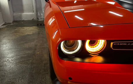 Dodge Challenger III рестайлинг 2, 2019 год, 5 500 000 рублей, 2 фотография