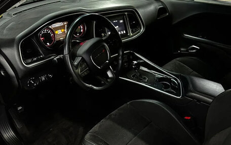 Dodge Challenger III рестайлинг 2, 2019 год, 5 500 000 рублей, 4 фотография