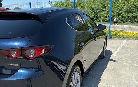 Mazda 3, 2021 год, 1 800 000 рублей, 24 фотография