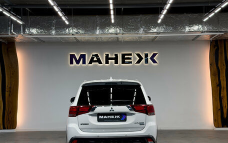 Mitsubishi Outlander III рестайлинг 3, 2019 год, 2 300 000 рублей, 5 фотография
