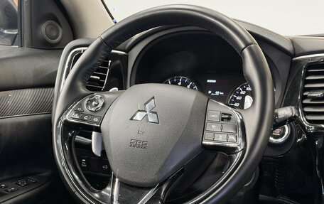 Mitsubishi Outlander III рестайлинг 3, 2019 год, 2 300 000 рублей, 8 фотография