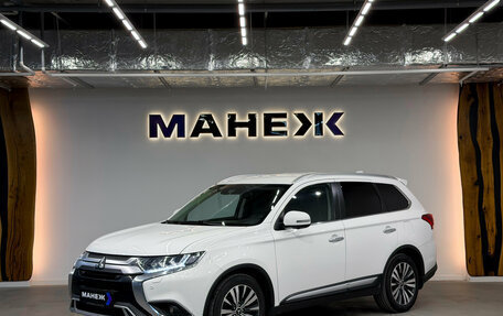 Mitsubishi Outlander III рестайлинг 3, 2019 год, 2 300 000 рублей, 3 фотография