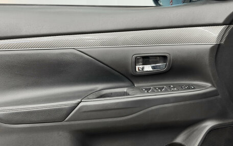 Mitsubishi Outlander III рестайлинг 3, 2019 год, 2 300 000 рублей, 13 фотография