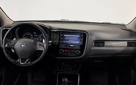 Mitsubishi Outlander III рестайлинг 3, 2019 год, 2 300 000 рублей, 12 фотография