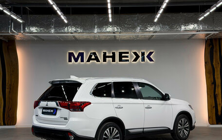 Mitsubishi Outlander III рестайлинг 3, 2019 год, 2 300 000 рублей, 6 фотография