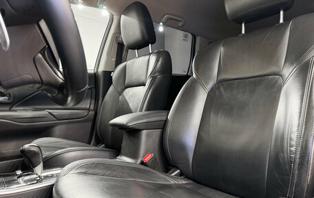 Mitsubishi Outlander III рестайлинг 3, 2019 год, 2 300 000 рублей, 14 фотография