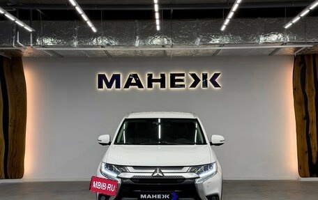 Mitsubishi Outlander III рестайлинг 3, 2019 год, 2 300 000 рублей, 2 фотография