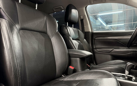 Mitsubishi Outlander III рестайлинг 3, 2019 год, 2 300 000 рублей, 16 фотография