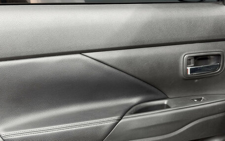 Mitsubishi Outlander III рестайлинг 3, 2019 год, 2 300 000 рублей, 18 фотография