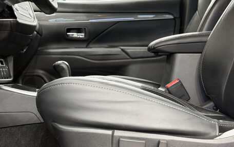 Mitsubishi Outlander III рестайлинг 3, 2019 год, 2 300 000 рублей, 15 фотография