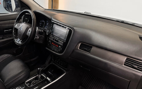 Mitsubishi Outlander III рестайлинг 3, 2019 год, 2 300 000 рублей, 17 фотография