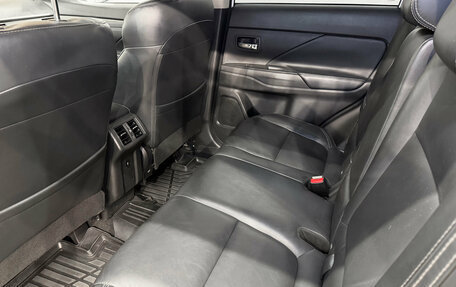Mitsubishi Outlander III рестайлинг 3, 2019 год, 2 300 000 рублей, 20 фотография