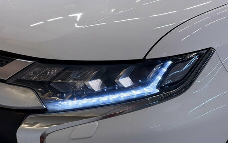 Mitsubishi Outlander III рестайлинг 3, 2019 год, 2 300 000 рублей, 24 фотография