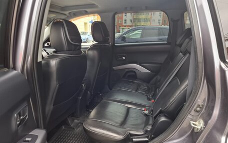 Mitsubishi Outlander III рестайлинг 3, 2008 год, 700 000 рублей, 2 фотография