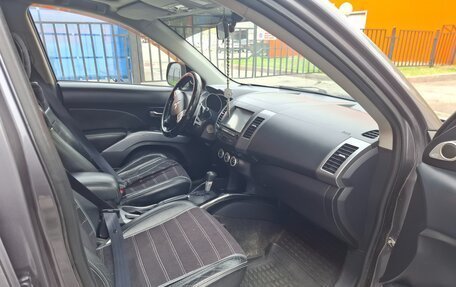 Mitsubishi Outlander III рестайлинг 3, 2008 год, 700 000 рублей, 3 фотография