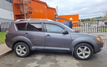 Mitsubishi Outlander III рестайлинг 3, 2008 год, 700 000 рублей, 6 фотография