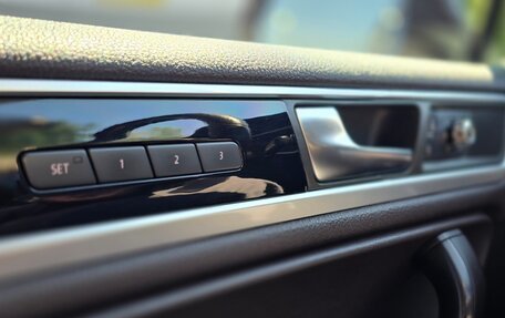 Volkswagen Touareg III, 2011 год, 2 200 000 рублей, 22 фотография