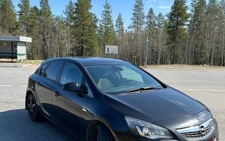 Opel Astra J, 2011 год, 690 000 рублей, 1 фотография