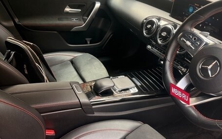 Mercedes-Benz A-Класс, 2018 год, 1 890 000 рублей, 8 фотография