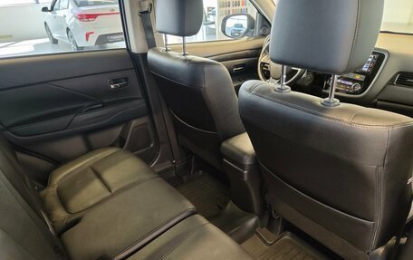 Mitsubishi Outlander III рестайлинг 3, 2016 год, 1 825 000 рублей, 9 фотография