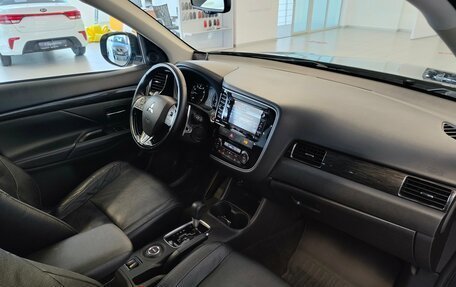 Mitsubishi Outlander III рестайлинг 3, 2016 год, 1 825 000 рублей, 8 фотография