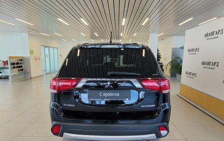 Mitsubishi Outlander III рестайлинг 3, 2016 год, 1 825 000 рублей, 4 фотография