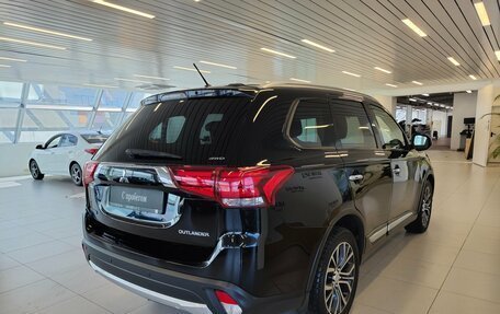 Mitsubishi Outlander III рестайлинг 3, 2016 год, 1 825 000 рублей, 2 фотография