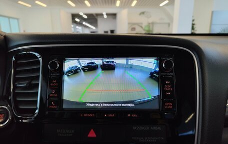 Mitsubishi Outlander III рестайлинг 3, 2016 год, 1 825 000 рублей, 12 фотография