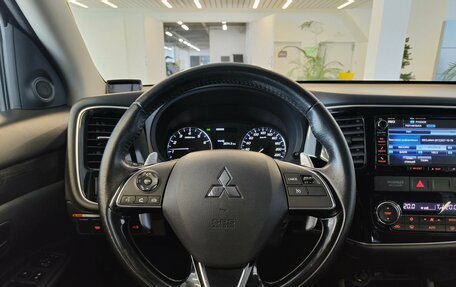 Mitsubishi Outlander III рестайлинг 3, 2016 год, 1 825 000 рублей, 14 фотография