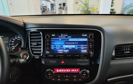 Mitsubishi Outlander III рестайлинг 3, 2016 год, 1 825 000 рублей, 11 фотография