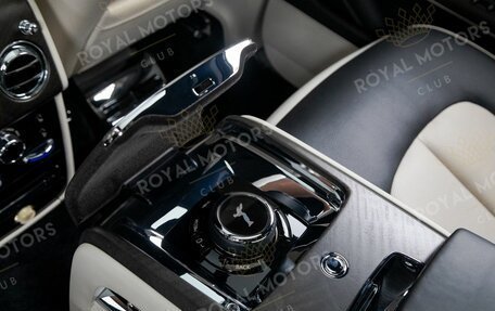 Rolls-Royce Cullinan, 2018 год, 29 300 000 рублей, 16 фотография