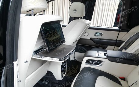 Rolls-Royce Cullinan, 2018 год, 29 300 000 рублей, 19 фотография