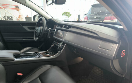 Jaguar XF II, 2018 год, 2 277 500 рублей, 11 фотография
